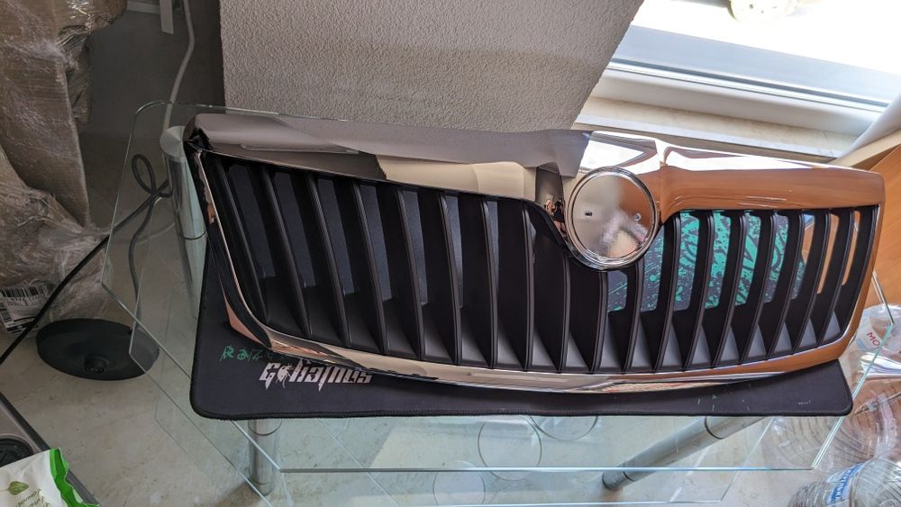 Решітка радіатора Skoda Octavia A5,09-13 р. з хром. рамкою