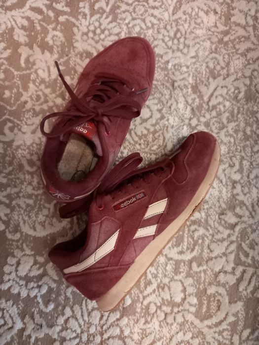 Кроссовки замшевые