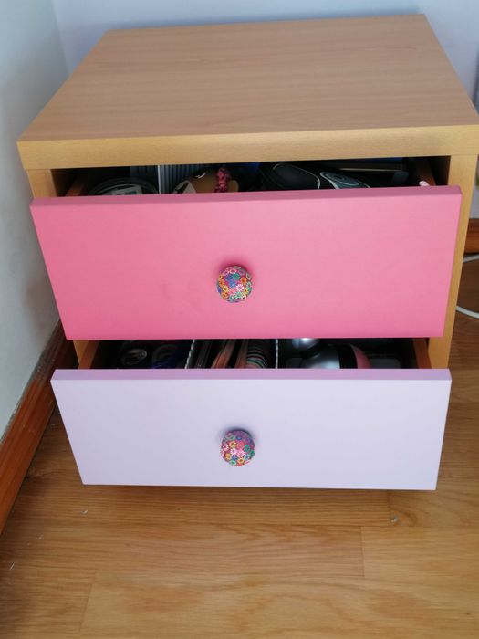 Secretária Lourini para menina