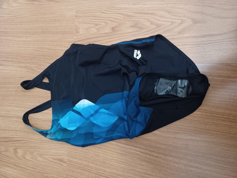 Fato de banho Arena tamanho M/L novo