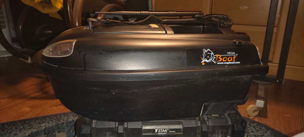 Łódka zanętowa VegaBoat mini.