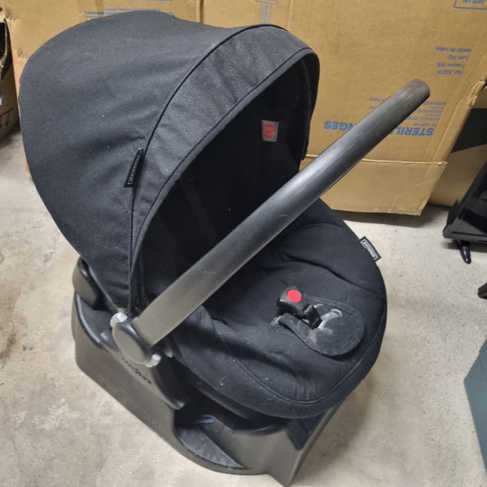 Cadeirinha de bebé BébéCar preta