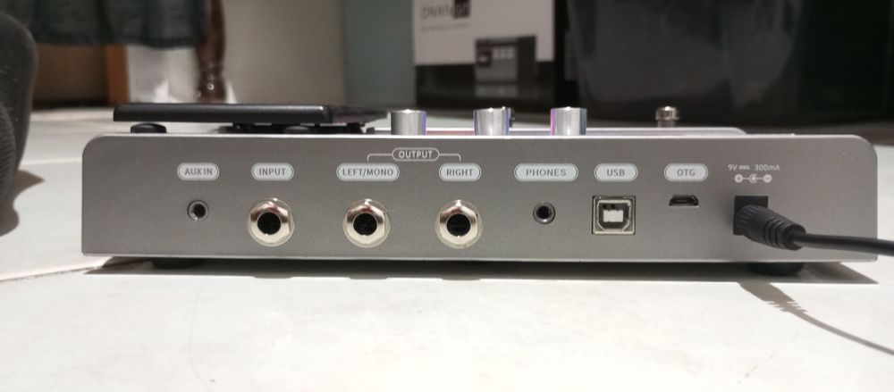 Pedaleira Harley Benton DNA FX Git