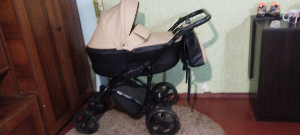 Продам б/у дитячу коляску в гарному стані