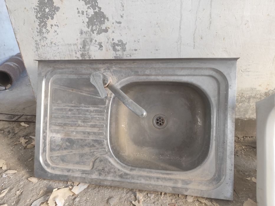 Мийка  зі змішувачем для ремонту,раковина
