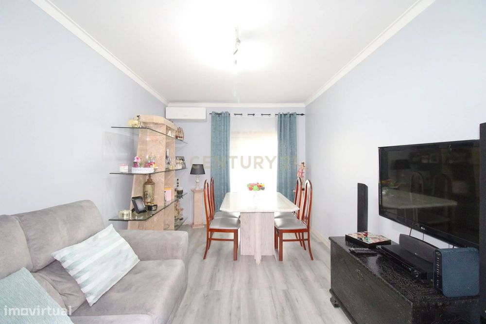 Disponível T3 Remodelado na Torre da Marinha a 2 minutos do Rio Sul Sh