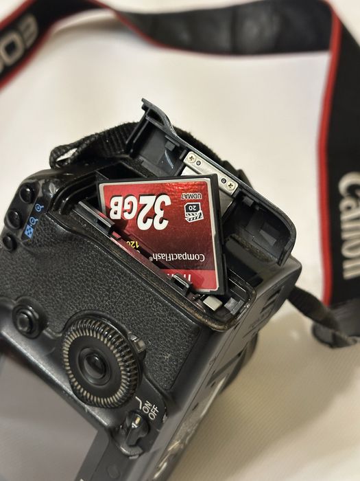 Фотоапарат Canon 5D Mark II body