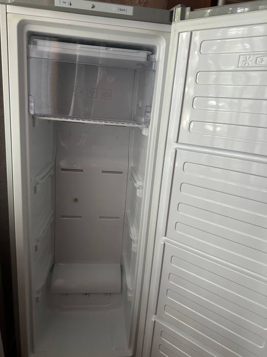Морозильна  морозилка камера beko RFNE200E20S