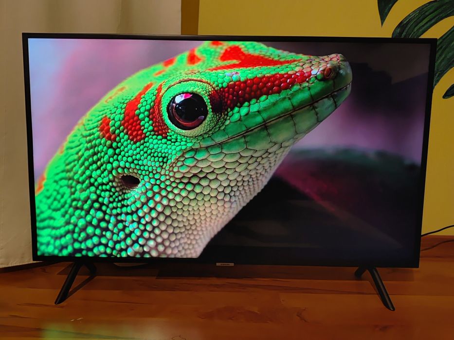 Tv 43" Samsung 4K Tizen Hdr Smart WiFi Dvb-T2  telewizor LED