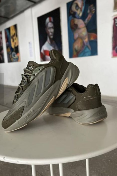 Кросівки Adidas Ozelia стан нових