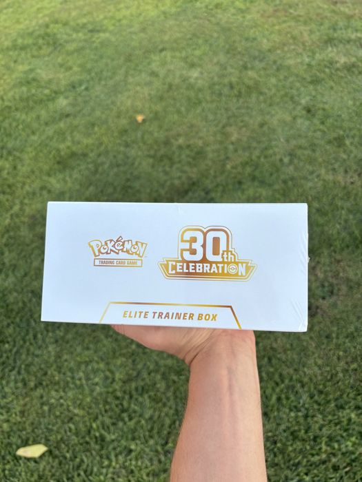 Pokémon 30th ETB