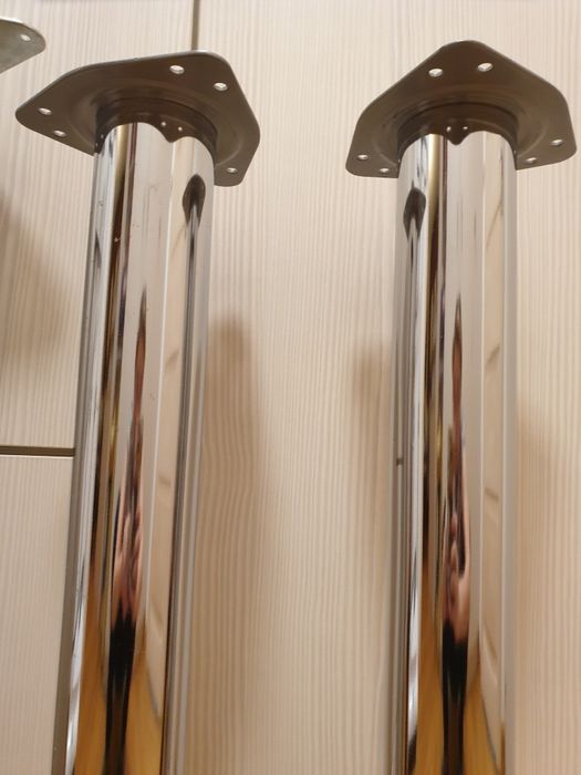 4 nogi regulowane wys. 71 cm Średnica  6 cm