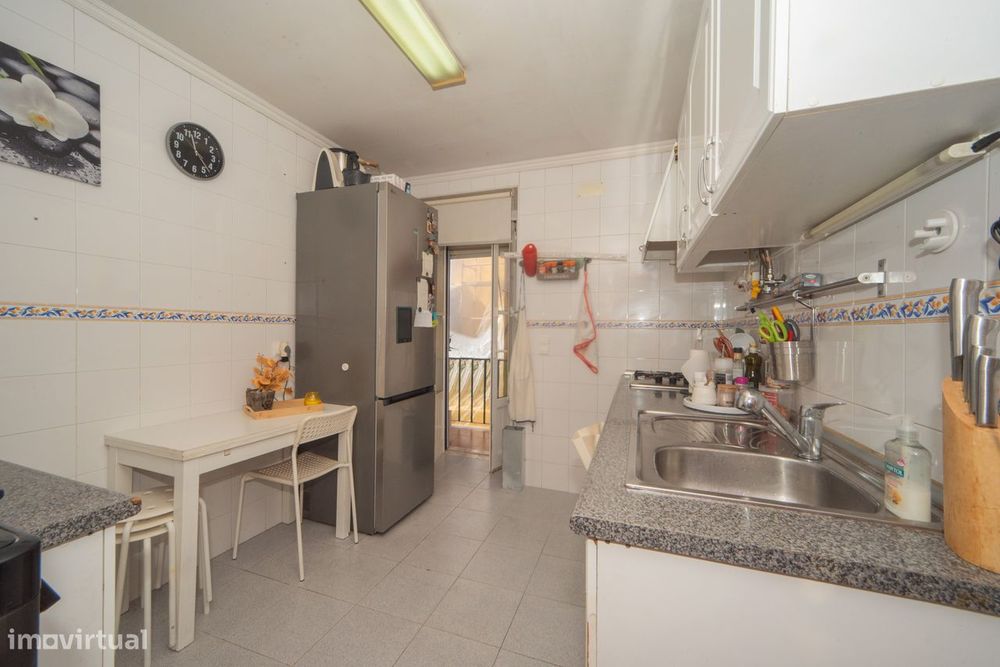 Apartamento T2+1 com cave e espaços adicionais na Tv. Nazaré, Lisboa