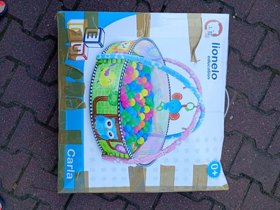 Mata edukacyjna z piłeczkami Lionelo