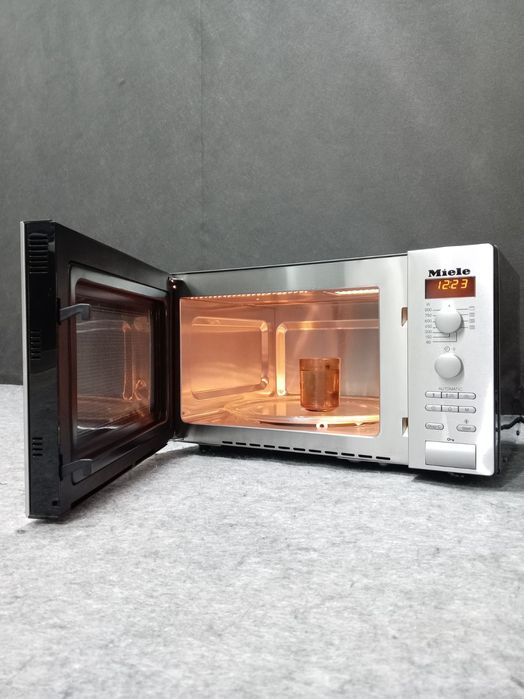 Мікрохвильовка Miele M 8201-1