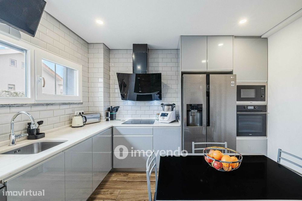 Moradia T3+1 moderna e exclusiva, com garagem e jardim, em Porto Salvo