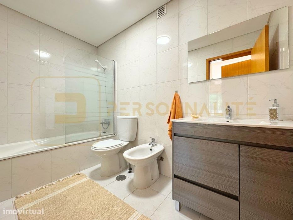 Apt. T2 Centro | Varanda | Lugar de garagem