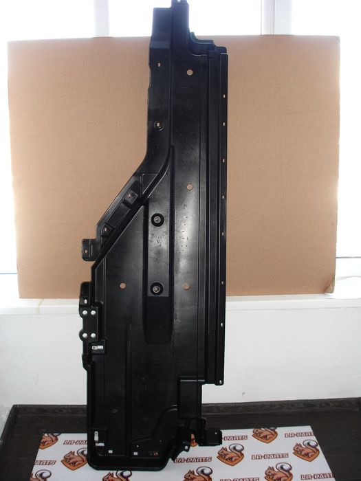 Захист двигуна днища порогів збоку і під двигун Velar F-pace