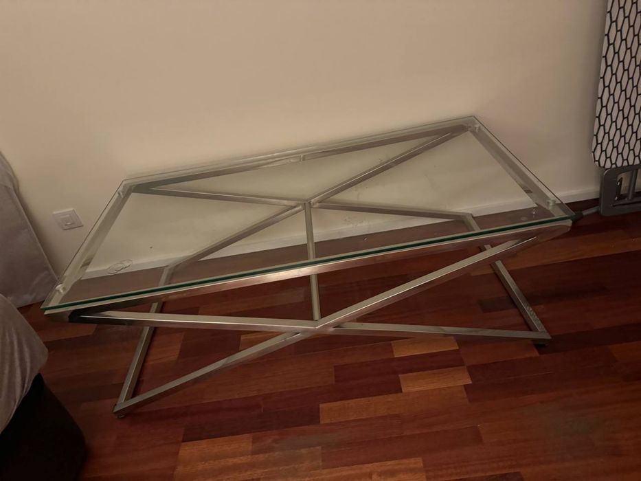 Mesa com base em inox