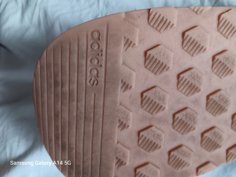 ténis  de marca adidas