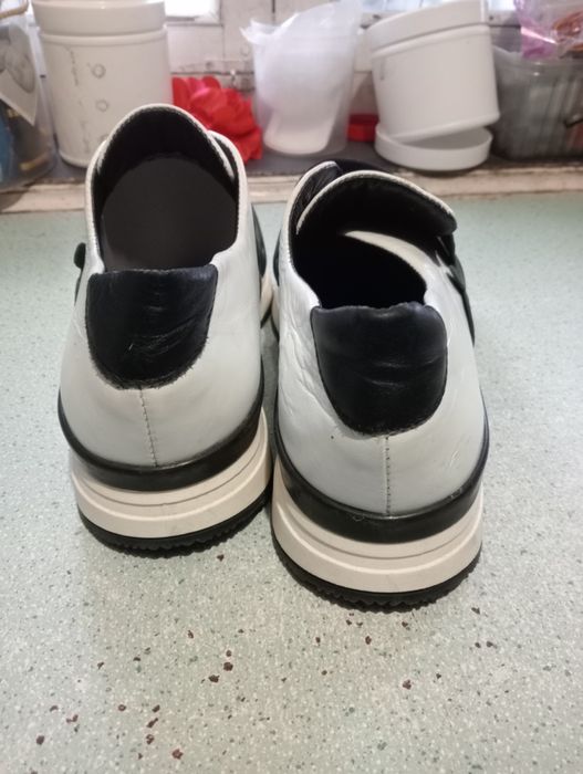 Осінні кросівки.Нові