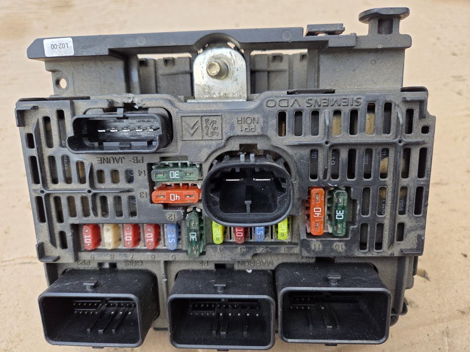 Skrzynka bezpiecznikow citroen peugeot