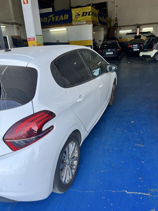 Peugeot  208  1.2 foto 3
