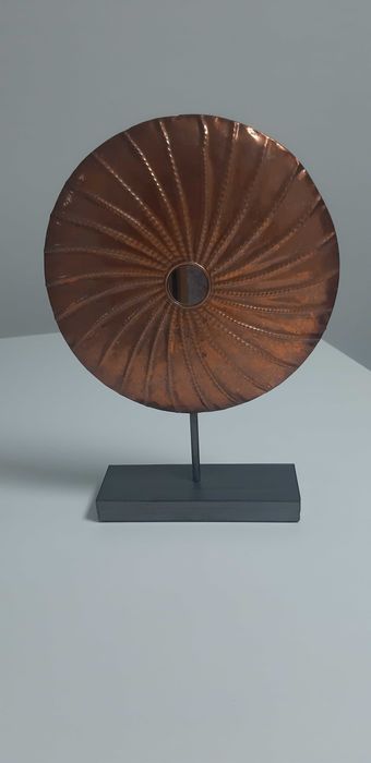 Peça decorativa em metal