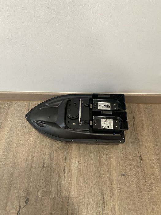 Barco para transporte de engodo 2 depósitos bateria 5200 mah 300-500m