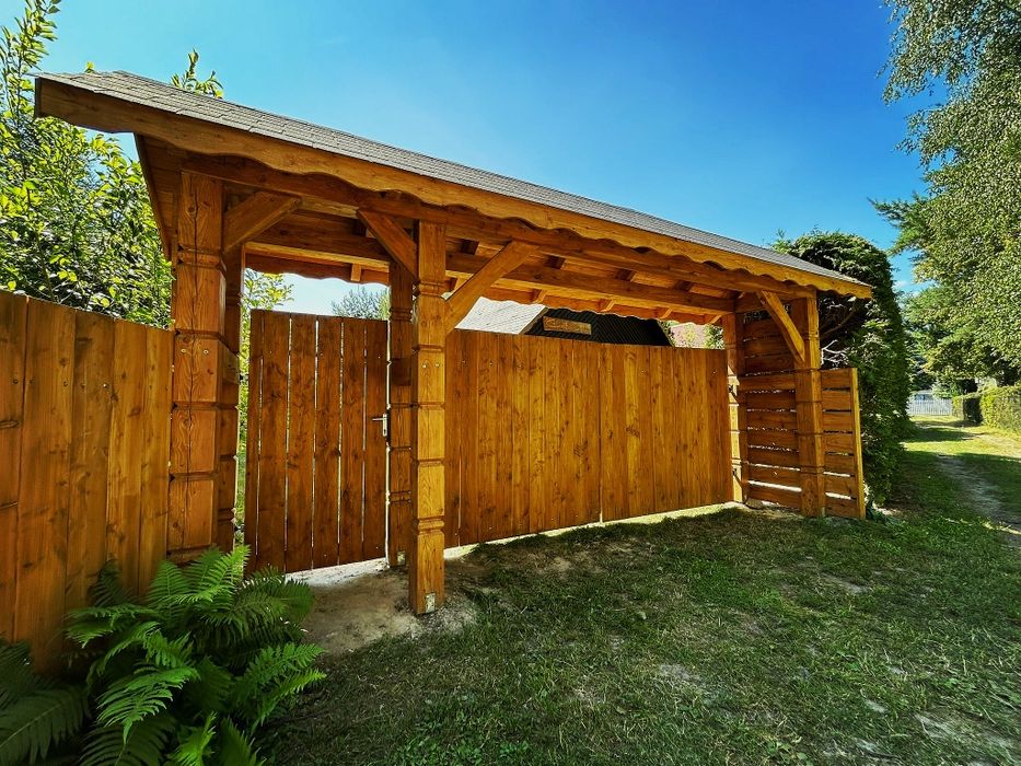 Domek nad Jeziorem Piaseczno Chata Soła, kominek taras