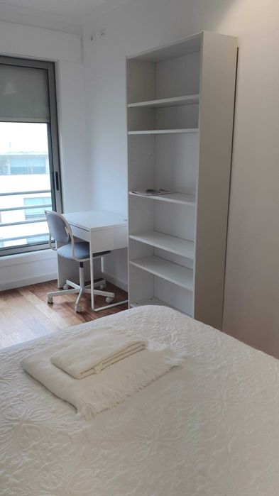 Suite com clauset, casa de banho completa e varanda