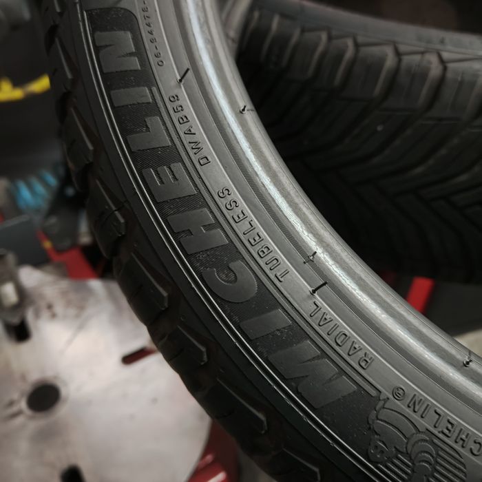 225/40/18 XL Sprzedam parę opon całorocznych Michelin
