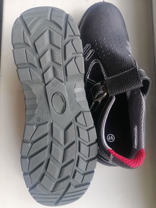 ЗАХИСНЕ робоче взуття GENUINE