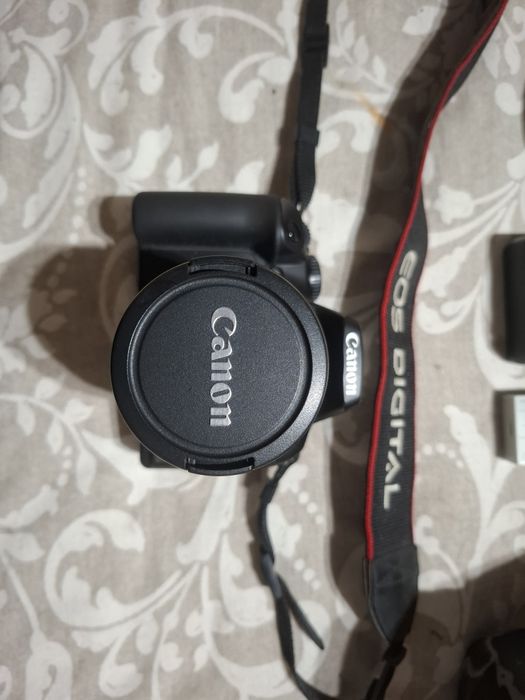 Máquina Fotográfica CANON EOS