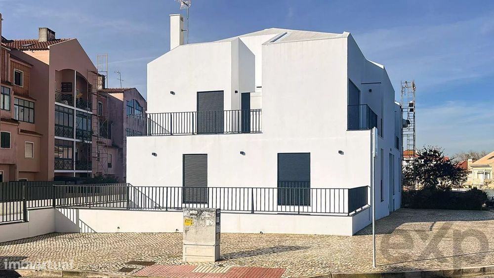 Apartamento Moderno em Alcabideche: Conforto e Tecnologia