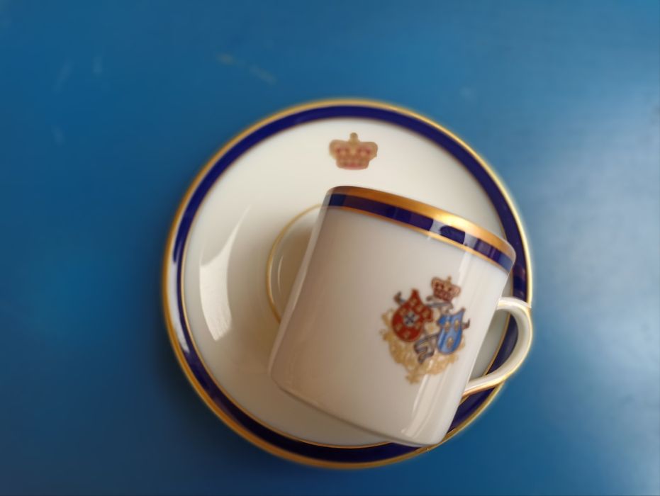 Chávena de café Vista Alegre Armas D.Carlos I e Rainha D. Amália Palácio Nacional da Pena