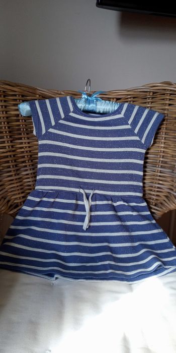 Sukienka dresowa krótki rękawek rozm.104