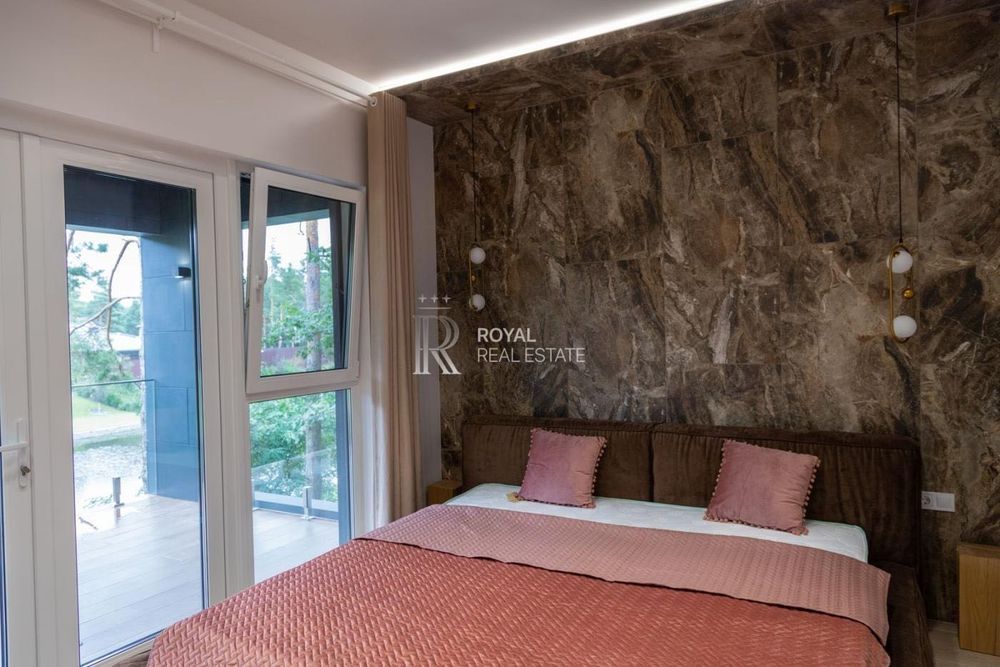 Продаж ділянки з 2 будинками КМ Riviera Village с. Лебедівка Паркінг