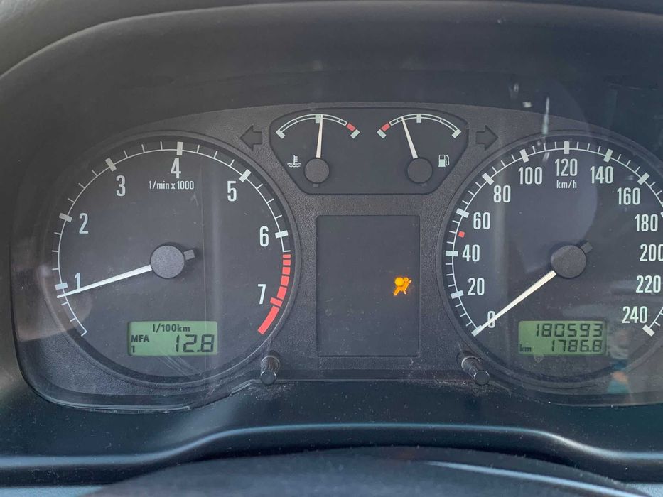 Skoda Octavia do ano 2000, caixa automática.