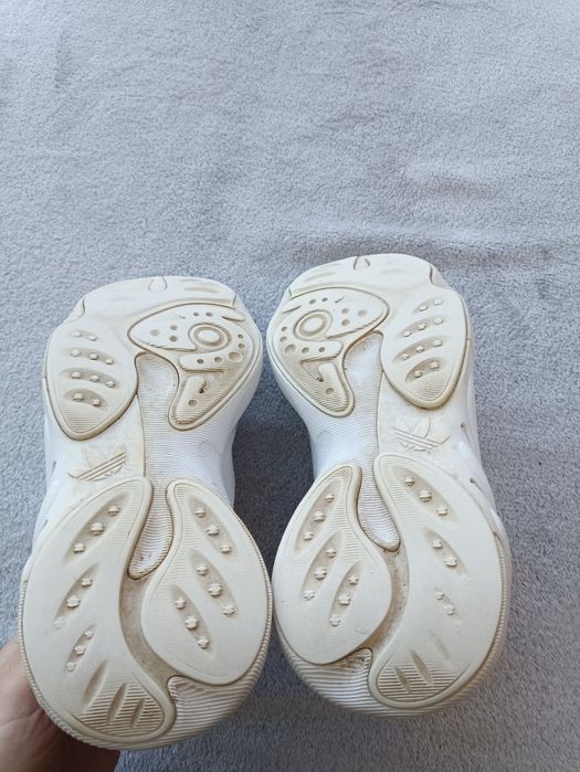 Женские кроссовки беговые Adidas р37