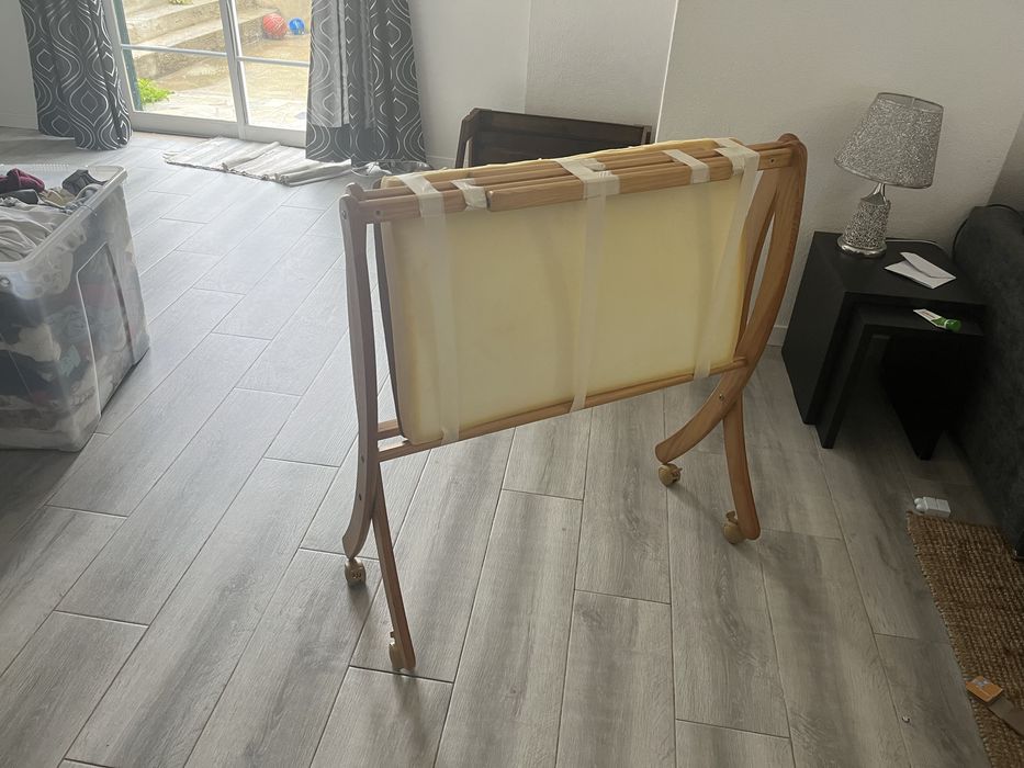 Berço de madeira móvel