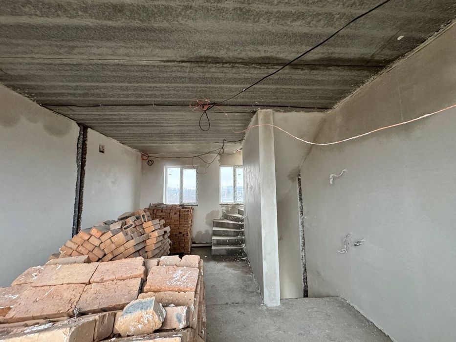 Таун з терасою на даху! Київ