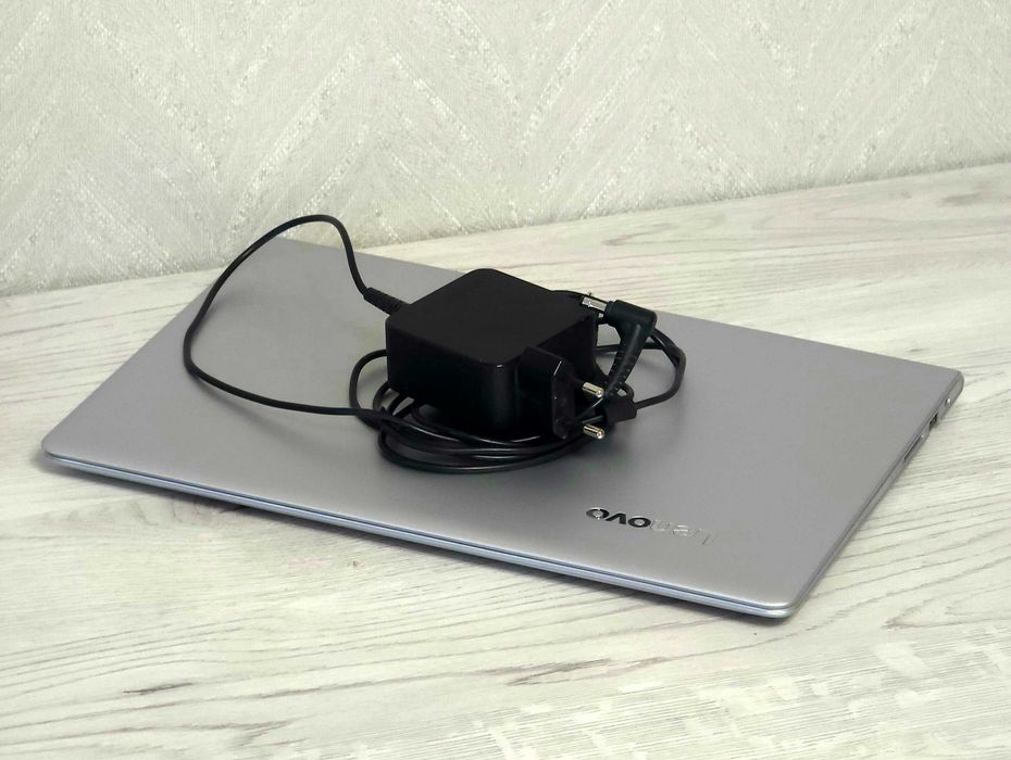 Ноутбук Lenovo 13.3" (Intel i3 6006u, 8Gb, SSD 256Gb)