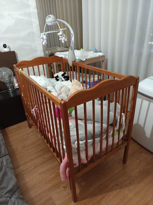 Berço de bebê com colchão novo