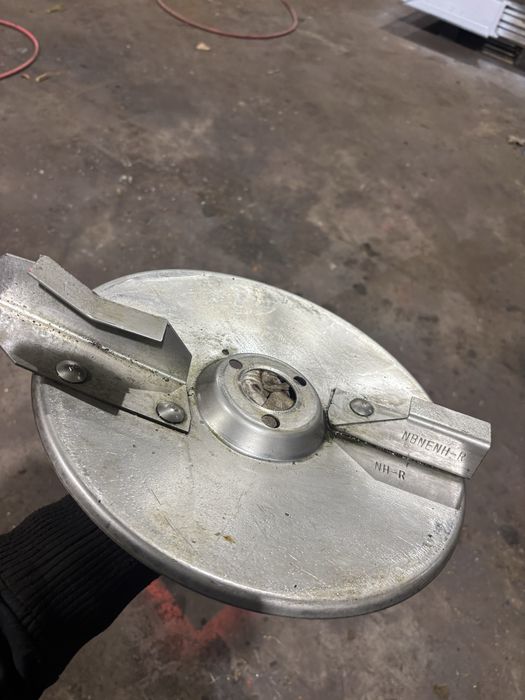 Talerz tarcza dysk rozsiewacza Kuhn Rauch łopatki