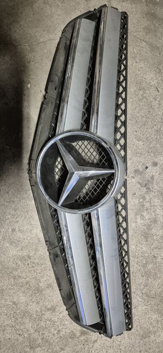 Grill przedni Mercedes C207