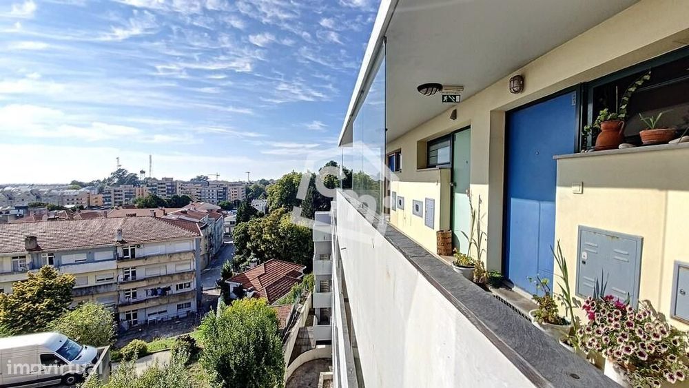 T0 com garagem em Paranhos