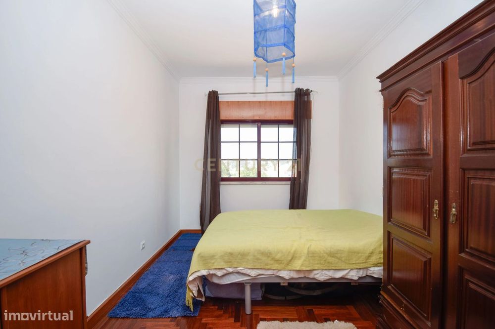 Apartamento T3, com 107 m² de área útil, estúdio musical com 40 m² e g