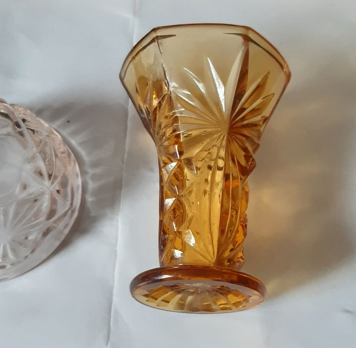 Wazonik z HSG Ząbkowice - szkło prasowane z PRL