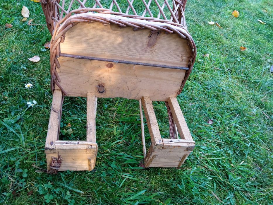 Koszyk wiklinowy na rower.